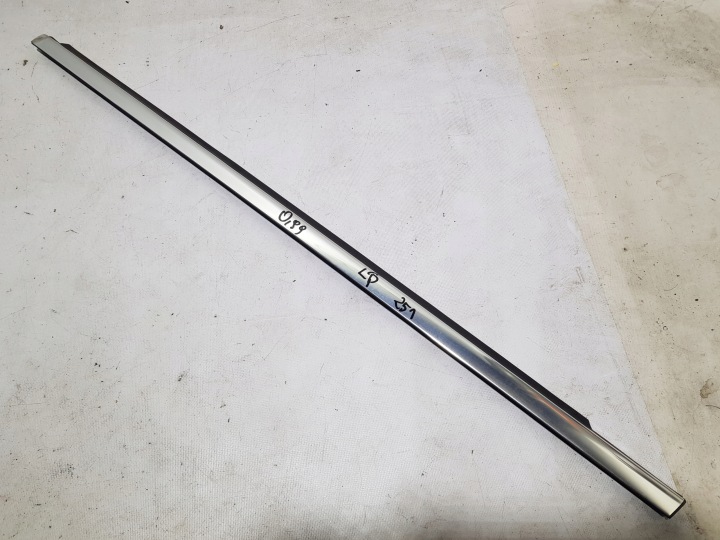 moulding door dust left front front driver´s MERCEDES W251