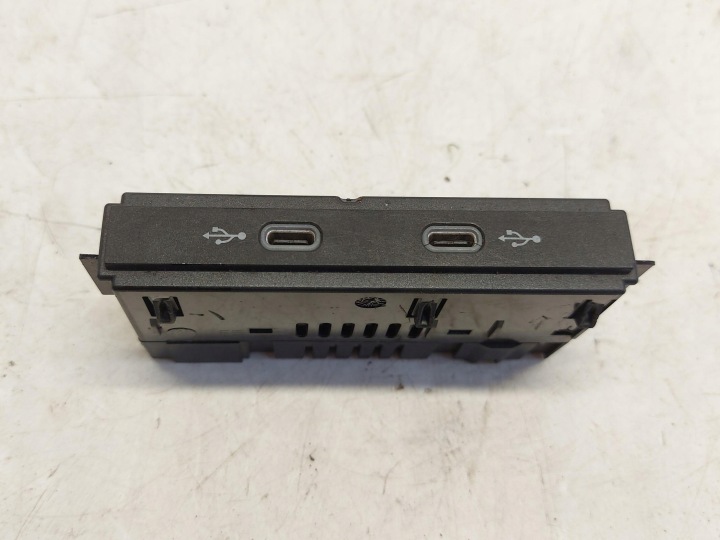 MAN TGE Crafter II Adapter, Stecker USB 5NA035736