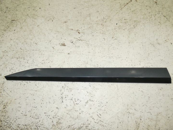 Skoda Superb III moulding door left front 3V0854939