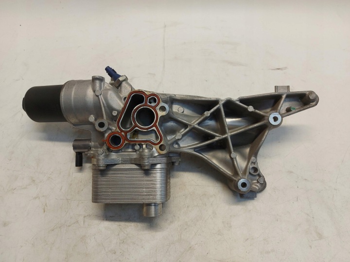 Audi A7 II 4K8 4M0 TFSI oil cooler 06Q117021E