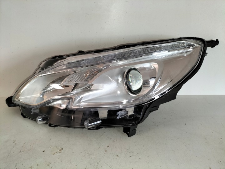 Feux phare Avant reflektor Gauche PEUGEOT 2008 13-16