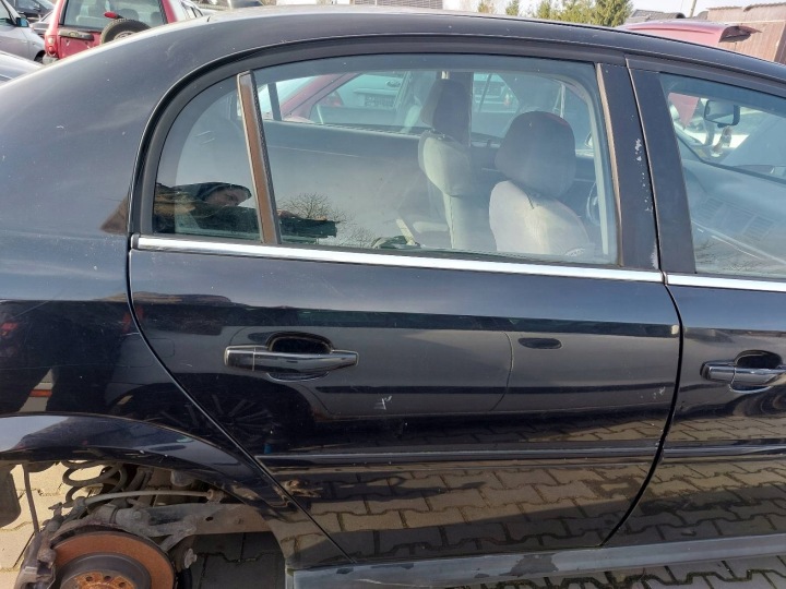 dvere kompletné pravý zadok OPEL VECTRA C Z20R