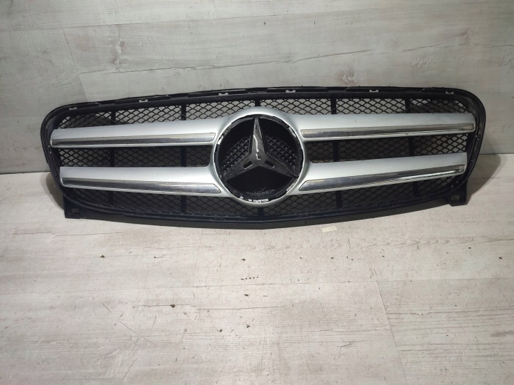 Mercedes-Benz GLA W156 2015 Maskownica / Grill / Grill oben des Kühlers