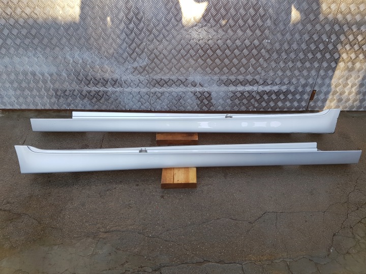 moulding threshold left BMW F10 F11 LAK: 354