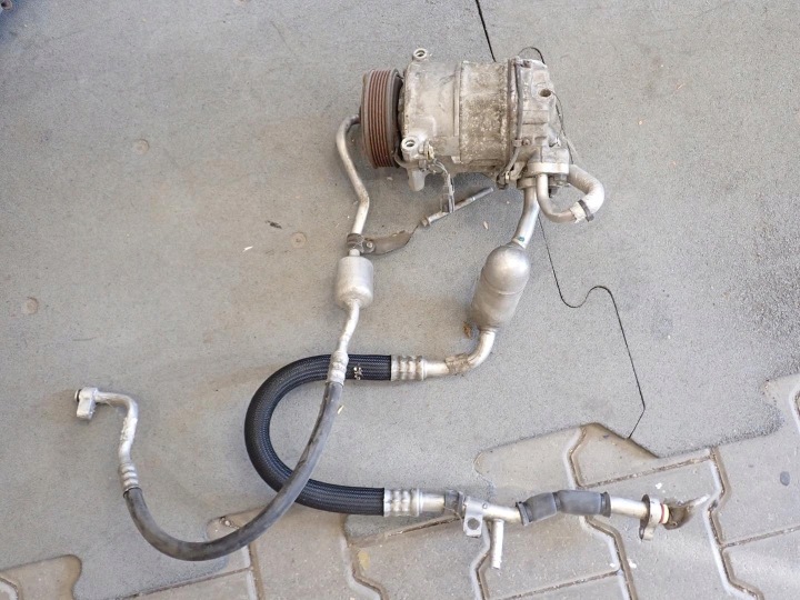 compressor of the air conditioning LAND ROVER DISCOVERY 3.0 DIESEL 9X23-19D629-DA