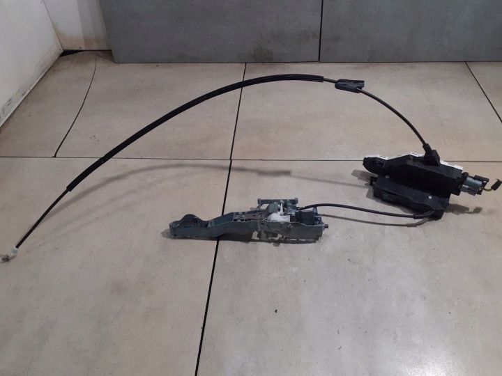 de la Serrure Portière Droite Avant CITROEN C4 et 4 PIN 24095816