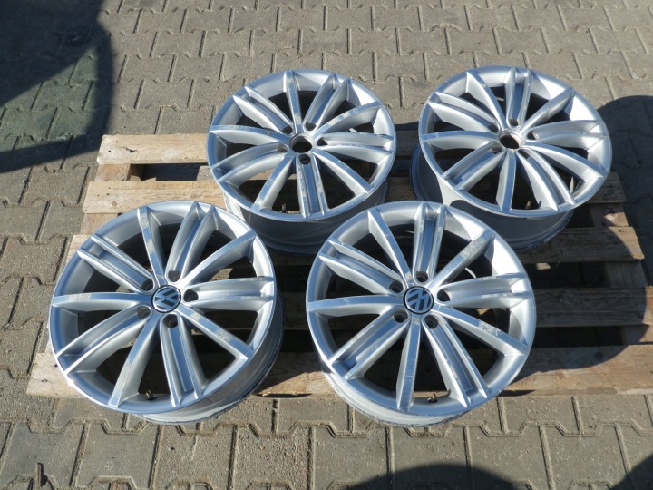 4X CERCHI DI ALLUMINIO CERCHI RUOTE 5N0601025D VW 5X112