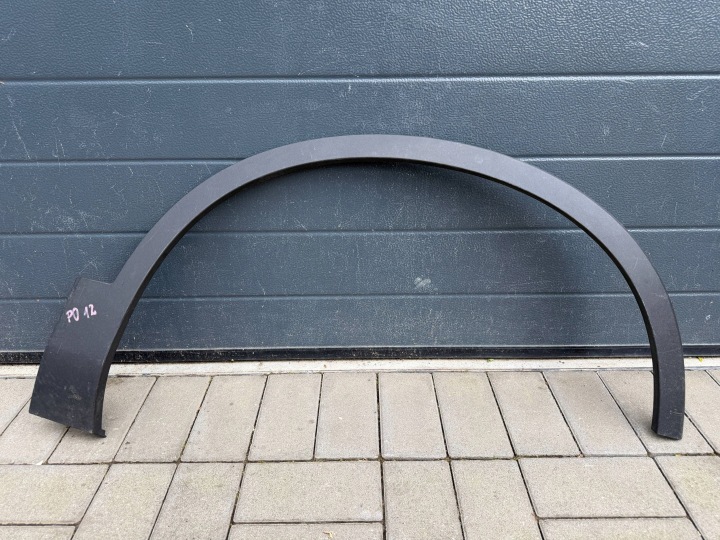 VOLVO XC40 lišta blatníka predok pravá 32409189 32409197