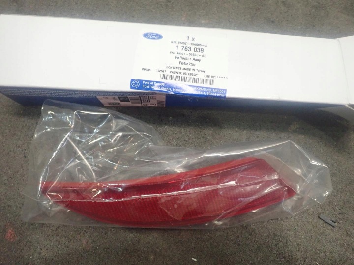 Odblask of a bumper right rear part FORD FOCUS MK3 2010- HB
