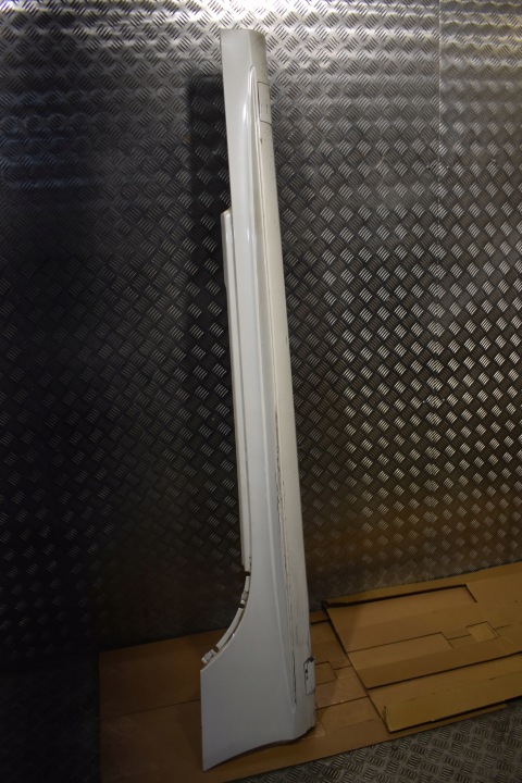 moulding cap threshold right AMG MERCEDES SL R231 1