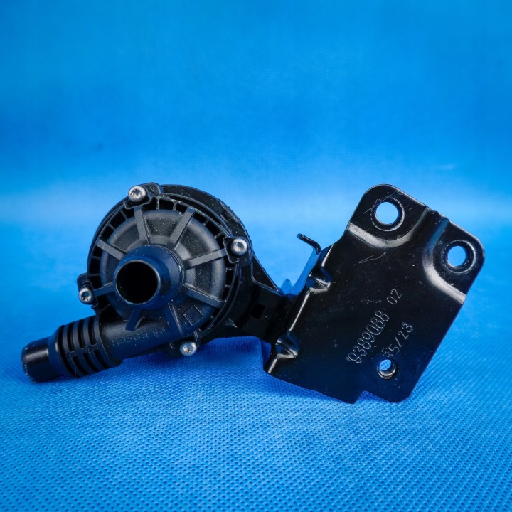 zusätzliche pumpe des wassers halter BMW X5 G05 X6 G06 xDrive30d 8840614 9389088