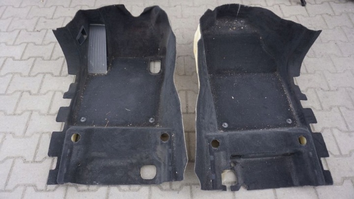 VOLVO XC90 II - mats carpet right of the passenger