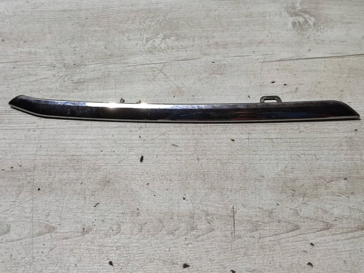 Opel Corsa F 2022 pravá strana chrom masky maska