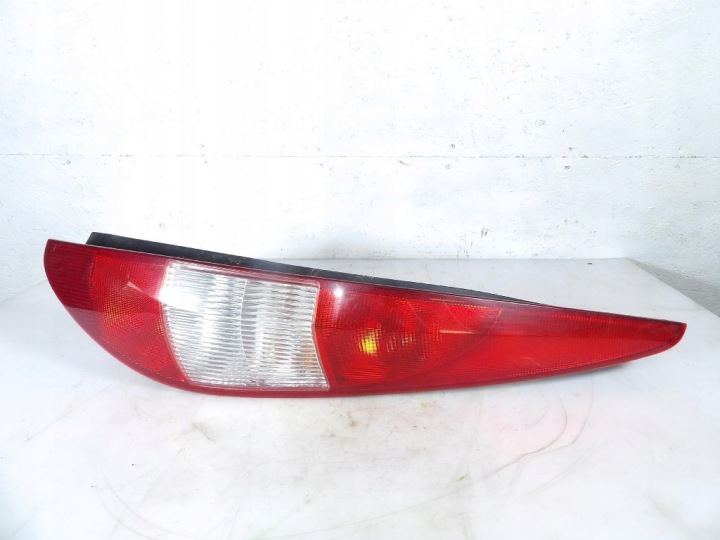 FORD MONDEO MK3 LIFT KOMBI Feux phare Arrière Droit 1S71-13404-C