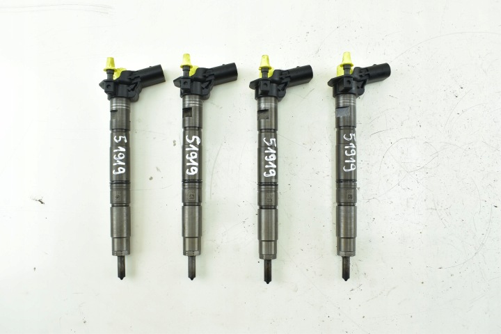 Injecteur VW PASSAT B7 GOLF VI AUDI A3 8P SEAT LEON II 2.0 TDI 03L130277