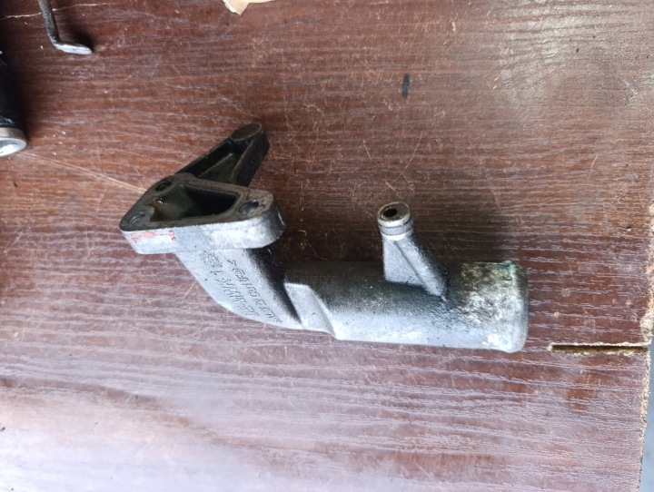 VW T5 2.5 TDI tubo Tubazione WODNY FLANGIA AXD AXE BNZ BPC 070121133B