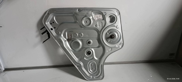 HYUNDAI IX20 KIA VENGA schaltgetriebe fensterhebermotor links heck 834701K030