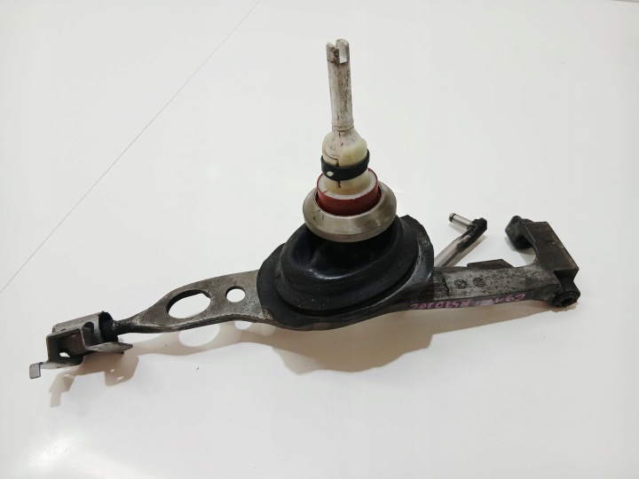 kulysa řadicí páka změny převodů BMW E90 LCI 2.0D 7590607