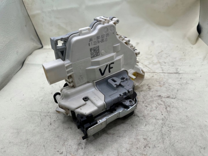 8X1837015, de la Serrure Portière Gauche Avant AUDI A4 B9 !J