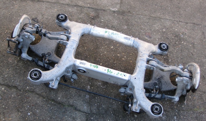 BMW F10 LIFT 2.0 D XD 14R träger ZWIESZENIA heck