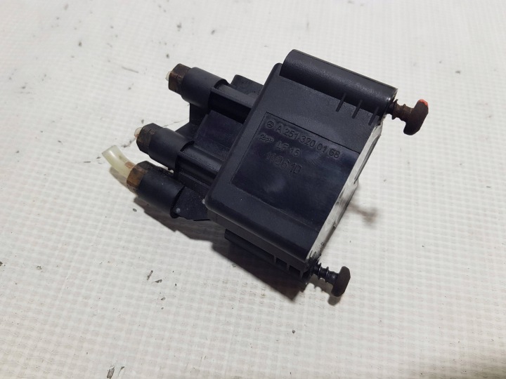 ROZDZIELACZ moulding AIRMATIC MERCEDES ML W164 W251 GL X164 2513200158