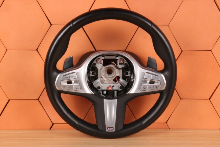 BMW G30 G31 G11 G12 G15 X5 G05 X7 G07 volant m-packet s řazením WIBRACJA
