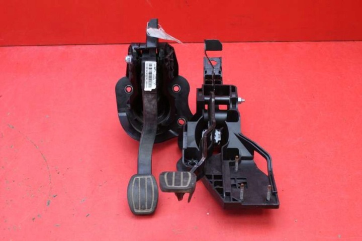 PEDAL pedale spojka brzda 84PD8J 9820886180 CITROEN BERLINGO 4 IV 18-21