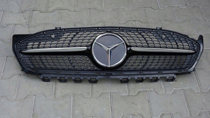 MERCEDES CLA 118 AMG - Grill des Kühlers Grill