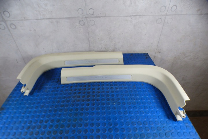 kryt PRAHU levá pravá 3144801 31448015 VOLVO XC60 II