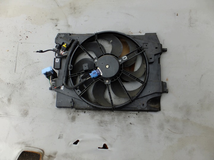 ventilátor chladiče renault clio IV 1,5 dci 2017r 214818009R
