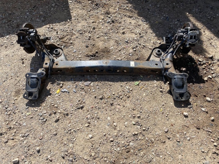 VW GOLF VII KOMBI träger achse Achsträger heck hinten 5Q0501049AF
