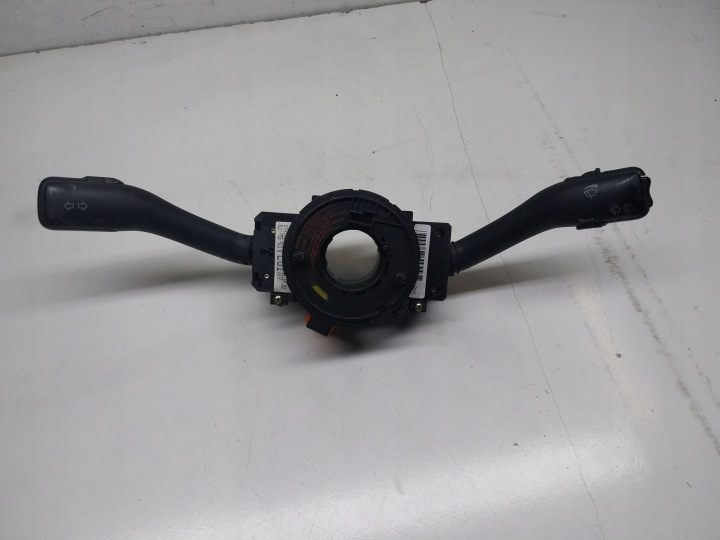 Commodo essuie glace Skoda Fabia et 8L0953513G