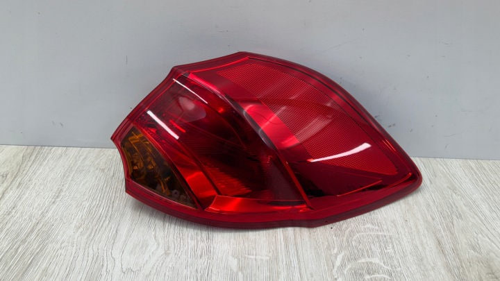 KIA CEED 2 II HB rechts Licht heck hinten 12-17 ROK ZWYKLA ohne LED E406WR