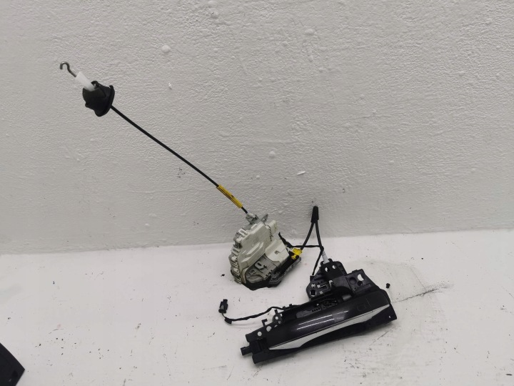 handle lock door right front AUDI SQ5 and 8R LIFT 8T0837886B