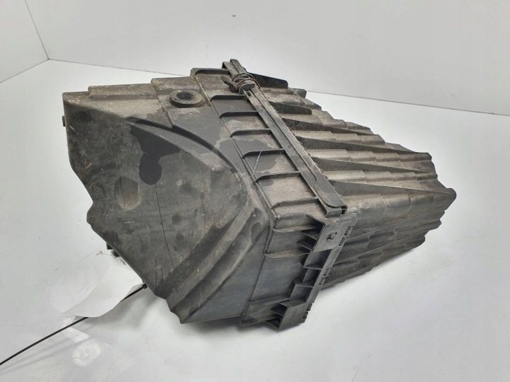 cover of a filter, air 7H0129601 VOLKSWAGEN TRANSPORTER T5