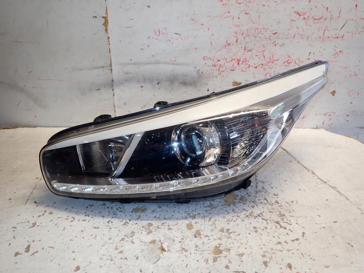 light front front left KIA CEED II 2012-2018 XENON 92101-A2260
