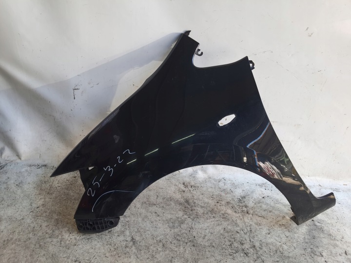 TOYOTA AURIS et 06-09 209 Aile