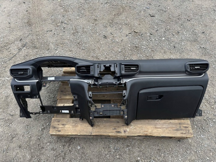 dashboard instrument panel cockpit console airbag airbag Ford Explorer 2020+