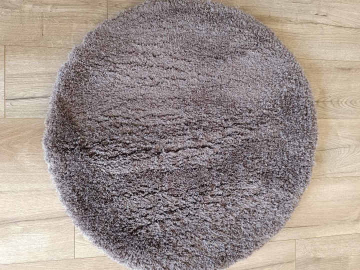 Silný plyšový koberec, hnědá barva, 80 cm