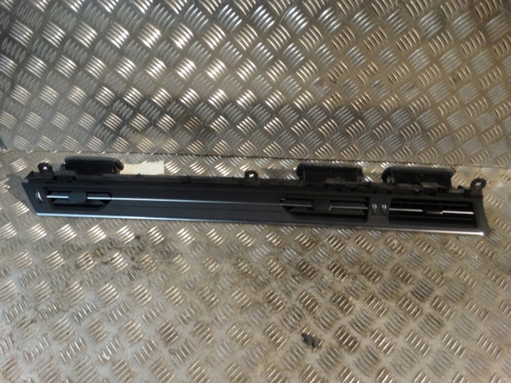 parfait état moulage console KRATKI AUDI A6 A7 C8 1