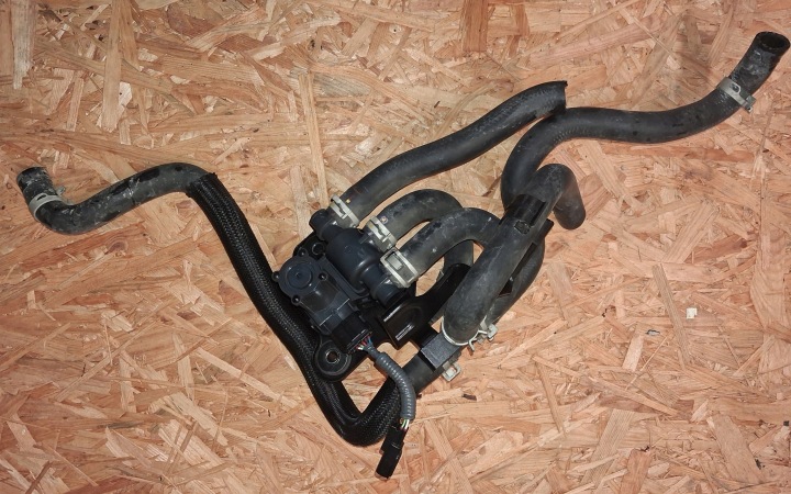 zusätzliche Wasserpumpe Schläuche Motor LEXUS NX II 1137401600
