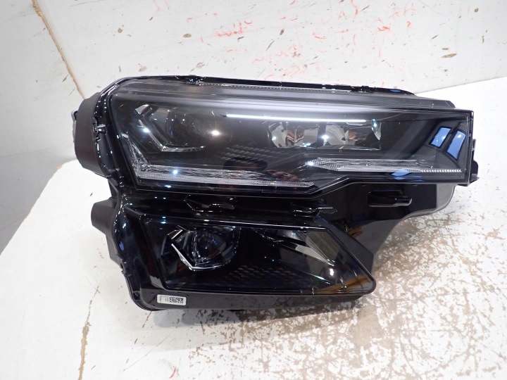FAR PREDNJI DIO PREDNJA DESNA SKODA KAROQ LIFT 2021- FULL LED 57B941036B