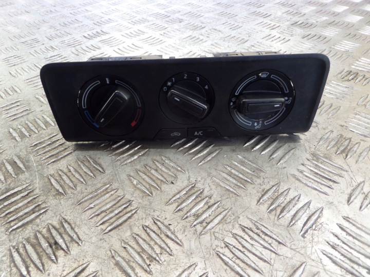 QB019 Skoda Fabia III Unite commande clima 6V0820045A