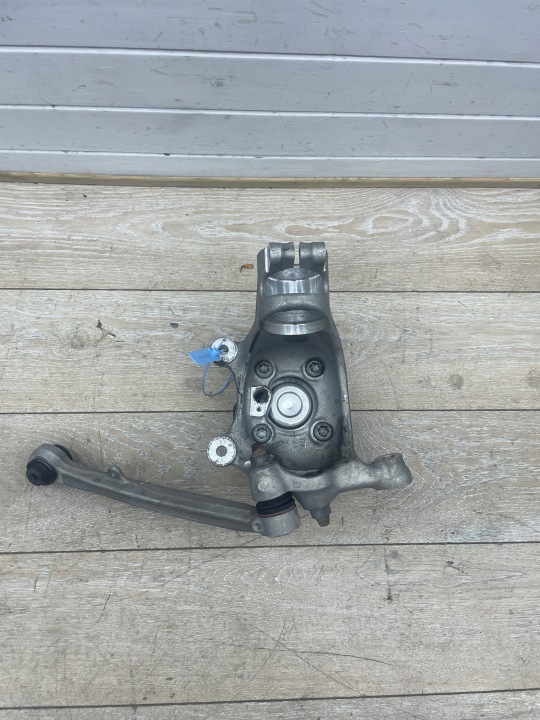 BMW M3 M4 F80 F82 prednji dio glavčina desni 228400105 lijevi 228400205