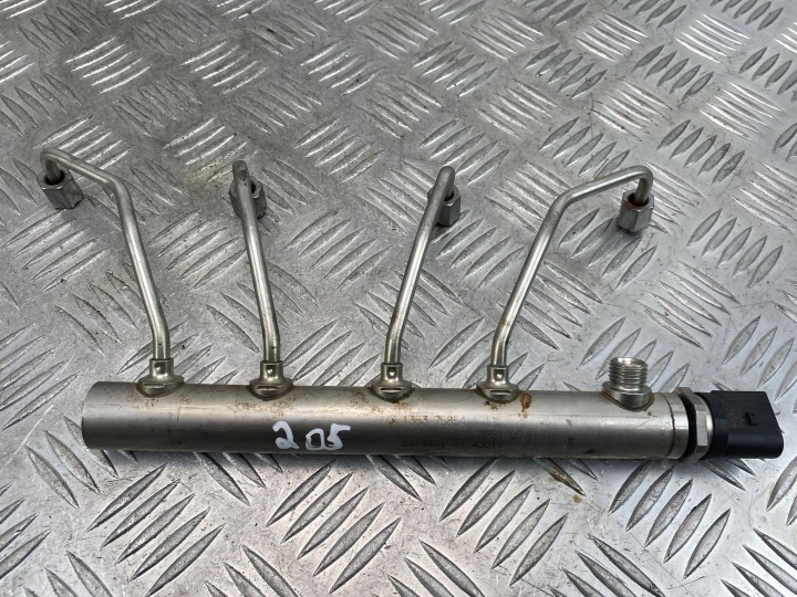 BMW 520i F10 Schläuche des Kraftstoffsbehälters 7585411 N20B20B