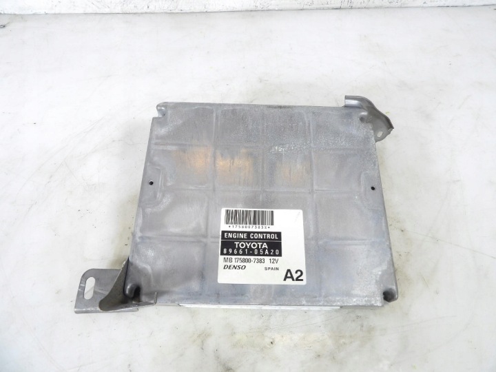 TOYOTA AVENSIS T25 2.2D4D control unit of the engine 89661-05A20