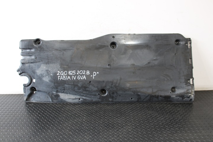 poklopac zaštita šasije desna SKODA FABIA IV 4 6VA 2Q0825202B