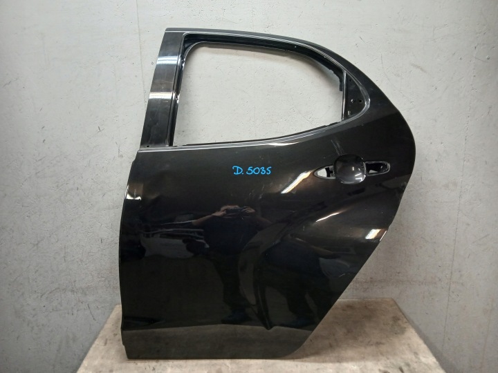 dveře záď levé TOYOTA YARIS IV 4 20