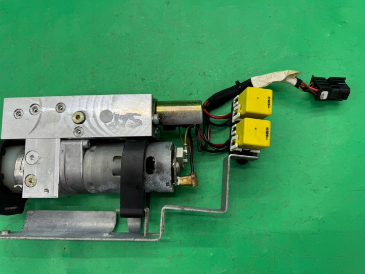 VERZENDINGSMOTOR A1718000030 MERCEDES SLK II R171 04-11 10