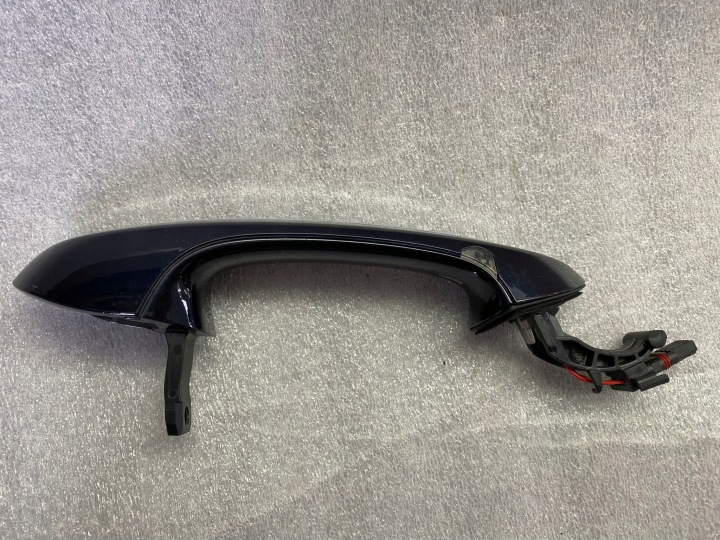 BMW 5 G30 G31 handle door right KEYLESS 8492176